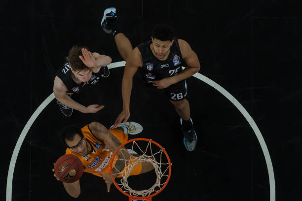 对阵鱼腩球 对阵鱼腩球